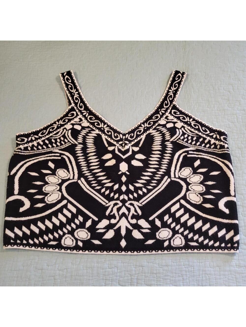 Express black and white geometric patterned LW knitt cropped tank top women's XL